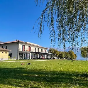 Lake Como Beach Hostel , Domaso Italia